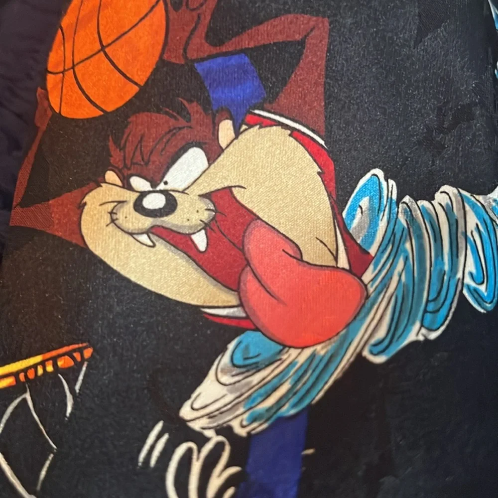 Vintage 1993 Looney Tunes Tie with basketball theme- Excellent condition!